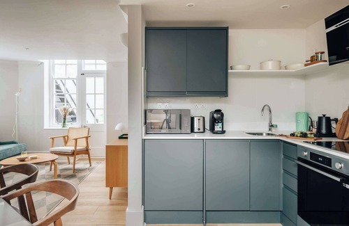 Vincent Square Apartment | Newly Refurbished 2BD LG Apartment