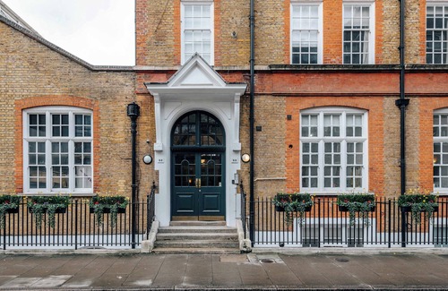 Vincent Square Apartment | Newly Refurbished 2BD LG Apartment