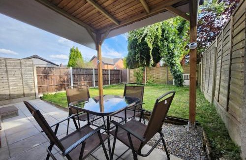 Bolton House | Newly Refurbished 3 Bedroom House with Lovely Garden