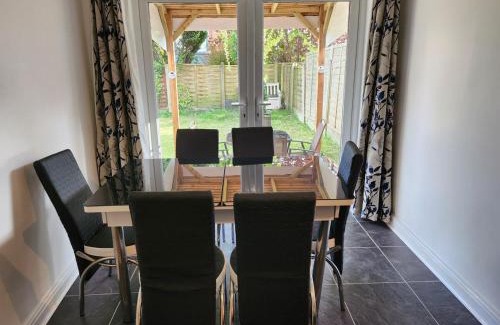 Bolton House | Newly Refurbished 3 Bedroom House with Lovely Garden