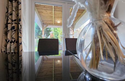 Bolton House | Newly Refurbished 3 Bedroom House with Lovely Garden