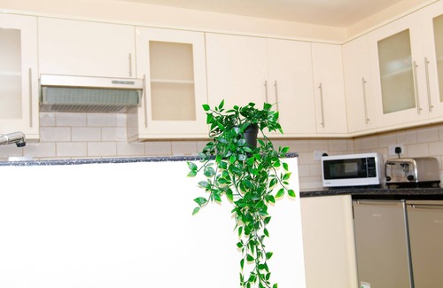Cradley House | Newly Refurbished 3 bedroom house B32 area