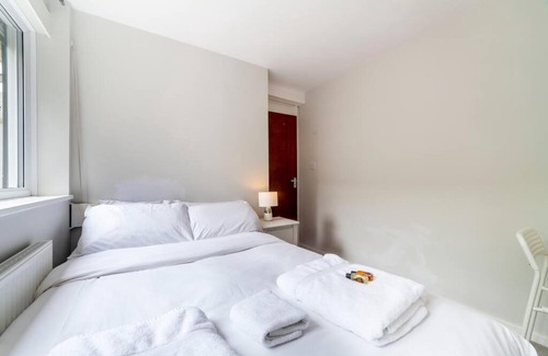 South Camberwell House | Newly refurbished 5 BDR house wgarden and parking