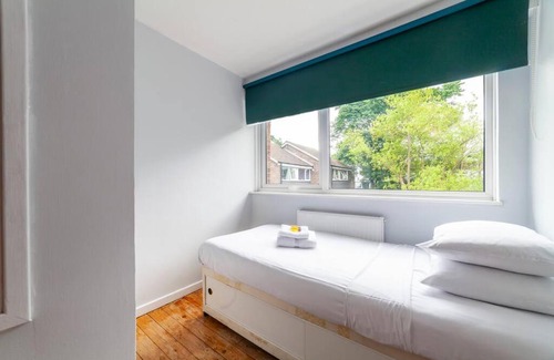 South Camberwell House | Newly refurbished 5 BDR house wgarden and parking