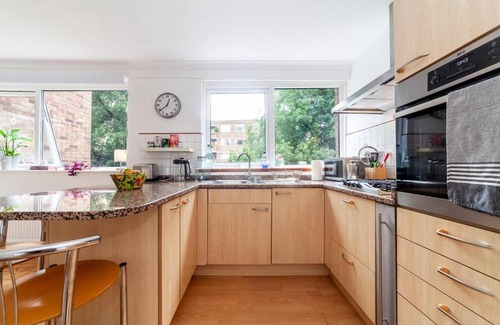 South Camberwell House | Newly refurbished 5 BDR house wgarden and parking
