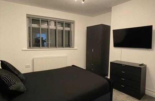 Liverpool Villa | Newly Refurbished 5 Bed House.