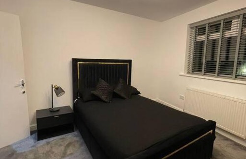 Liverpool Villa | Newly Refurbished 5 Bed House.