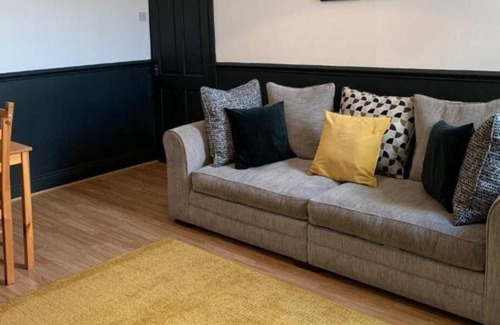 Gateshead Condo | Newly refurbished fabulous central Gateshead 3 bed