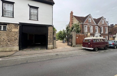 Abingdon Apartment | Newly Refurbished 2 BR Flat by Prescott Apartments