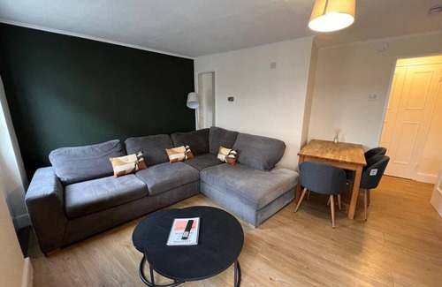 Abingdon Apartment | Newly Refurbished 2 BR Flat by Prescott Apartments