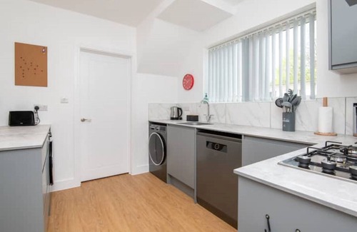 Severn Beach House | Newly Refurbished Gem | Perfect | Alexa | Sleeps 6