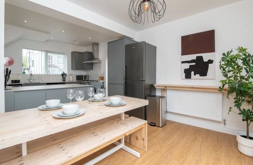 Severn Beach House | Newly Refurbished Gem | Perfect | Alexa | Sleeps 6