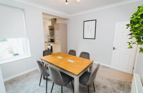 Norwich House | Newly Refurbished House - 10 Minute Walk From City Centre