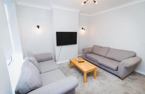 Norwich House | Newly Refurbished House - 10 Minute Walk From City Centre