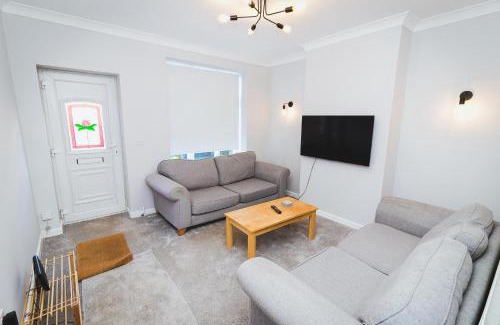 Norwich House | Newly Refurbished House - 10 Minute Walk From City Centre