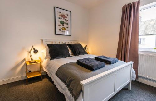 Lowestoft House | Newly refurbished Modern Stylish 2 Bedroom Cottage