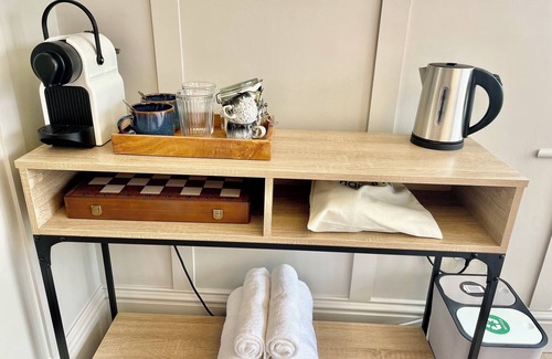 Exeter Apartment | Newly refurbished: The Cabin at No. 12