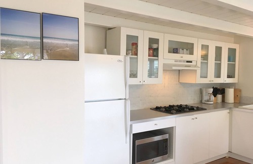 Golden Rectangle House | Newly Remodeled Downtown Cottage. 1 block to shops, arts, eats. 5 blks to Beach