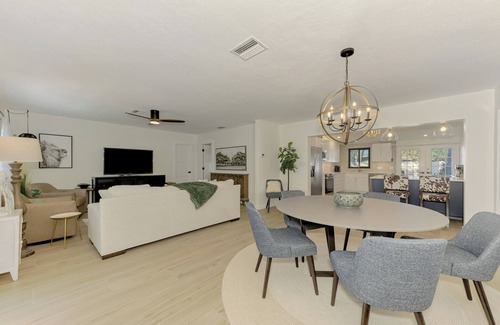 Arlington Park House | NEWLY REMODELED 11/4/2024!