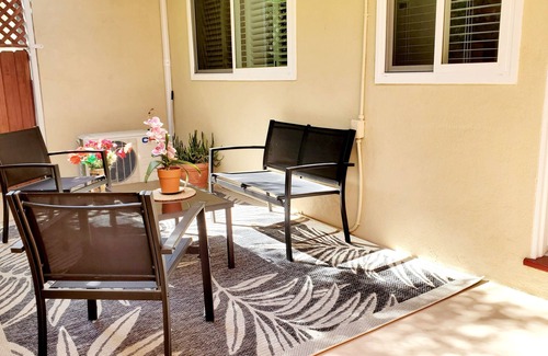 North of Wilshire House | Newly remodeled 2+2.5 Townhouse in Prime Santa Monica - assigned parking space