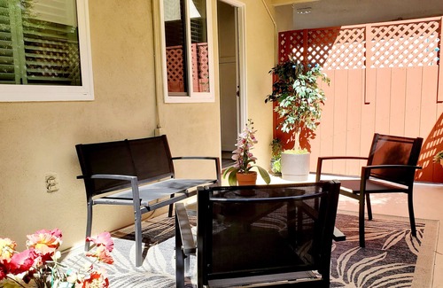 North of Wilshire House | Newly remodeled 2+2.5 Townhouse in Prime Santa Monica - assigned parking space