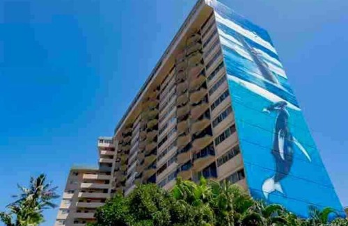 McCully - Moiliili Apartment | NEWLY Remodeled 2 BDRM Queen