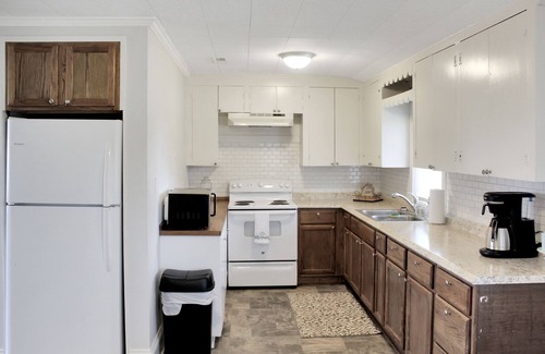 Marion House | Newly remodeled 2 bedroom minutes to downtown Marion