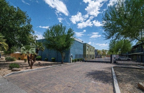Riverside Apartment | Newly Remodeled 2Bed/1Ba Suite #32