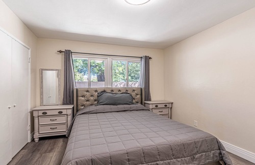 Riverside Apartment | Newly Remodeled 2bedroom Apartment by the Riverside Plaza
