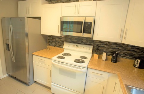 Cottondale House | Newly Remodeled 3 Bedroom 1 bath 5 miles from UA Great monthly rates!