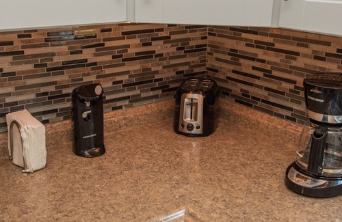 Cottondale House | Newly Remodeled 3 Bedroom 1 bath 5 miles from UA Great monthly rates!