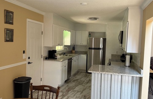 Guntersville House | Newly remodeled 3-bedroom house in marvelous Guntersville with AC, WiFi.