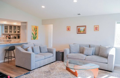 Paso Robles House | Newly remodeled 4-bedroom, 3-bathroom home with jacuzzi close to downtown Paso
