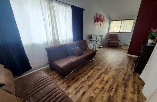 Tobyhanna Ski Chalet | Newly Remodeled 5 Bedroom Chalet in Prime Pocono
