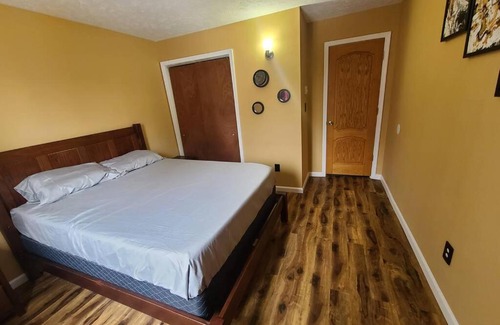 Tobyhanna Ski Chalet | Newly Remodeled 5 Bedroom Chalet in Prime Pocono
