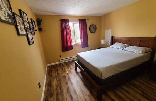 Tobyhanna Ski Chalet | Newly Remodeled 5 Bedroom Chalet in Prime Pocono