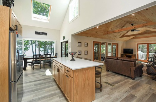 South Casco House | Newly Remodeled 5-BR Waterfront home on Sebago Lake – Spacious and Stunning!