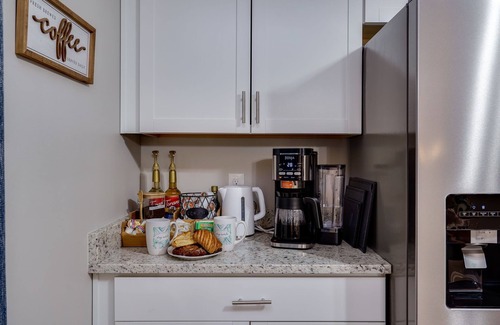 Dayton House | Newly Remodeled -5 min to UD and Downtown