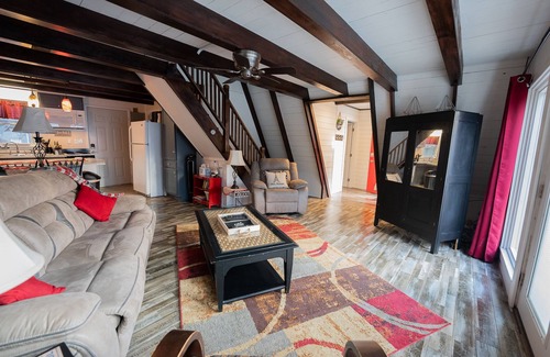 Springville House | Newly Remodeled Aframe - Pet Friendly