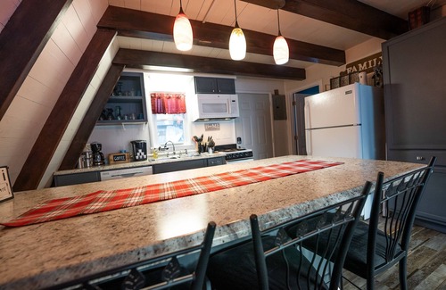 Springville House | Newly Remodeled Aframe - Pet Friendly