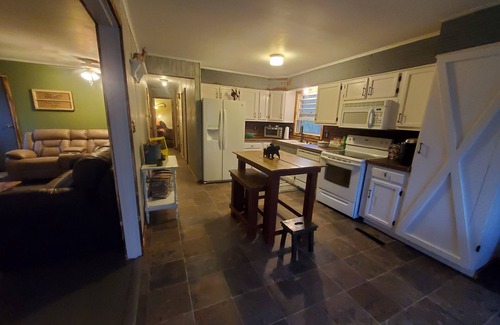 Cassville House | Newly Remodeled and Furnished 1 mile from Roaring River St Park!