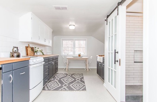 North End Apartment | Newly Remodeled Bungalow One Bedroom One Bath