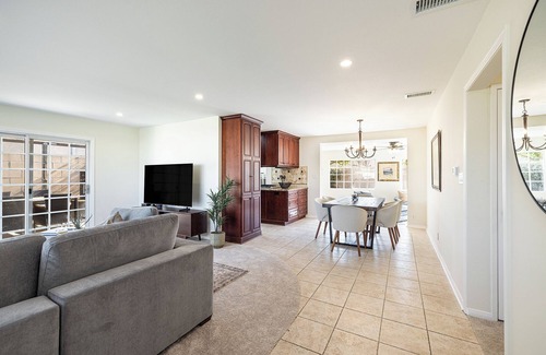 Simi Valley House | Newly Remodeled Charming House in Simi Valley, AC, Large Backyard, Pet Friendly
