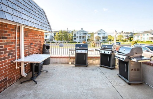 Admiral Estates Condo | Newly remodeled Condo just half a block to Cape May's beach