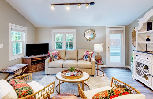 East Wareham House | Newly remodeled cottage with hot tub, HOA beach & great deck space