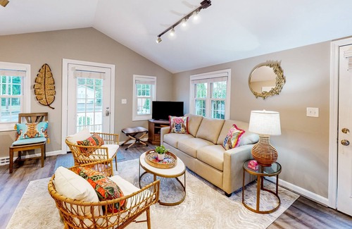 East Wareham House | Newly remodeled cottage with hot tub, HOA beach & great deck space