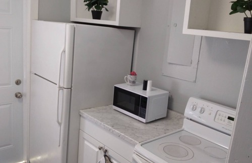 Cocoa Beach Cottage | 💥Newly Remodeled, Cozy Cottage with FREE PARKING, and DIRECT BCH ACCESS!💥