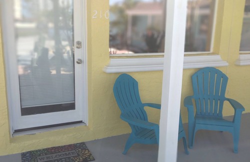 Cocoa Beach Cottage | 💥Newly Remodeled, Cozy Cottage with FREE PARKING, and DIRECT BCH ACCESS!💥