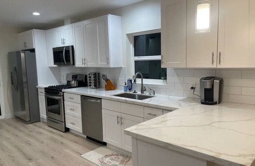 West Hills House | NEWLY REMODELED Cozy Coastal Bremerton Bungalow! Fenced Pet-Friendly Yard!