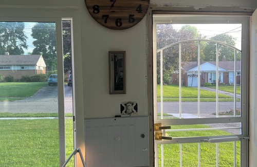 Youngstown House | Newly remodeled family home. Close to University, Church, Hospital, Restaurants